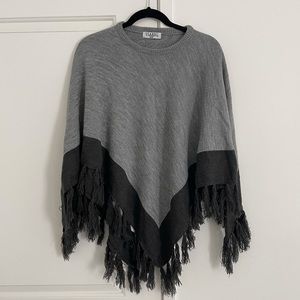 ♦️ 3 for $15 ♦️ Gray poncho